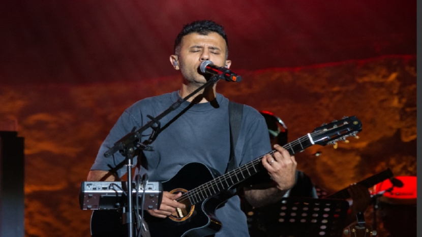 مهرجان قرطاج الدولي _ الدورة 58 حمزة نمرة أو حين يعلو الصوت الثائرعلى الركح الروماني