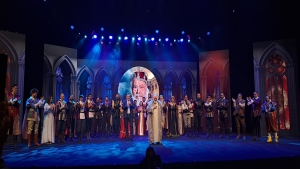 مسرحية &quot;الملك لير&quot; بطولة يحيى الفخراني عمل كلاسيكي ضخم ينتصر لأهمية المسرح